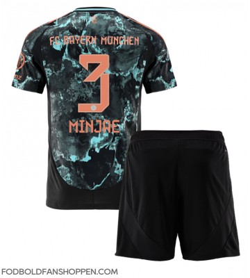 Bayern Munich Kim Min-jae #3 Udebanetrøje Børn 2024-25 Kortærmet (+ Korte bukser)